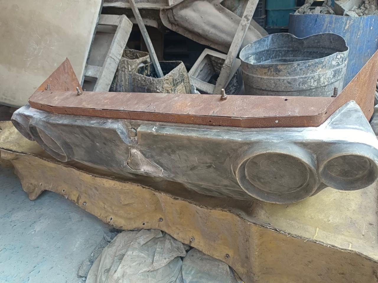 The headlight pattern buck in metal and wood on the bench